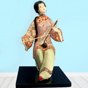 Figurine en Porcelaine de Femme Chinoise et son Instrument